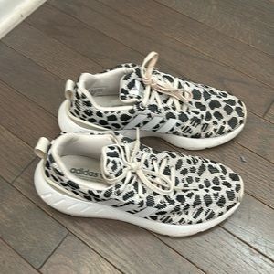 Adidas Girls Size 4 Sneakers